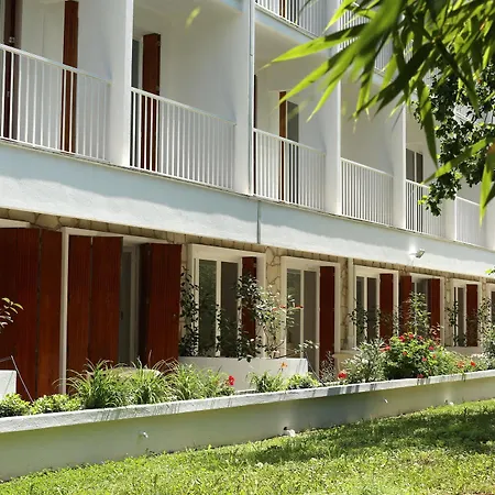 La Tournerie فندق مينتون